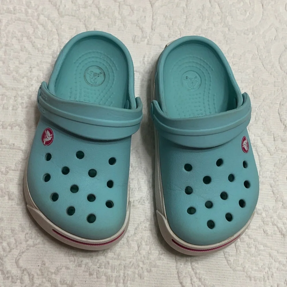 CROCS Kids Girls Size 6 c 7 Aqua Blue Water Clogs with Pink Accent